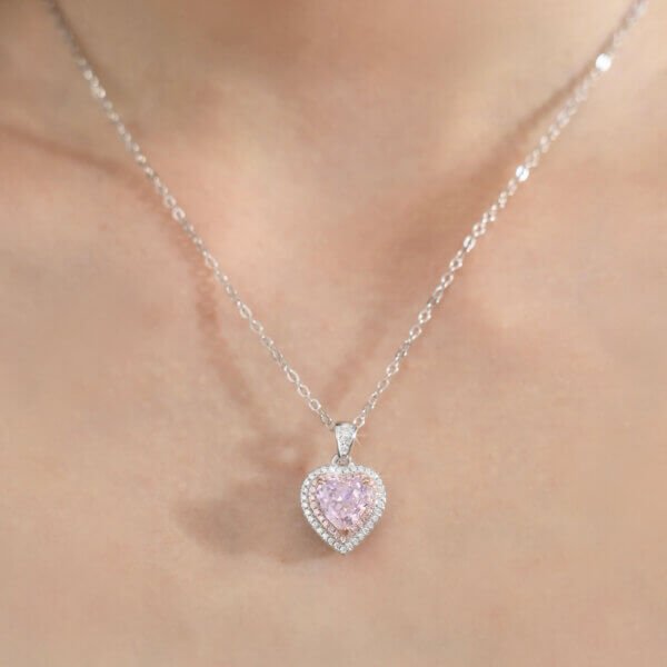 Heart-Shaped pink halo pendant adjustable necklace wearing effect